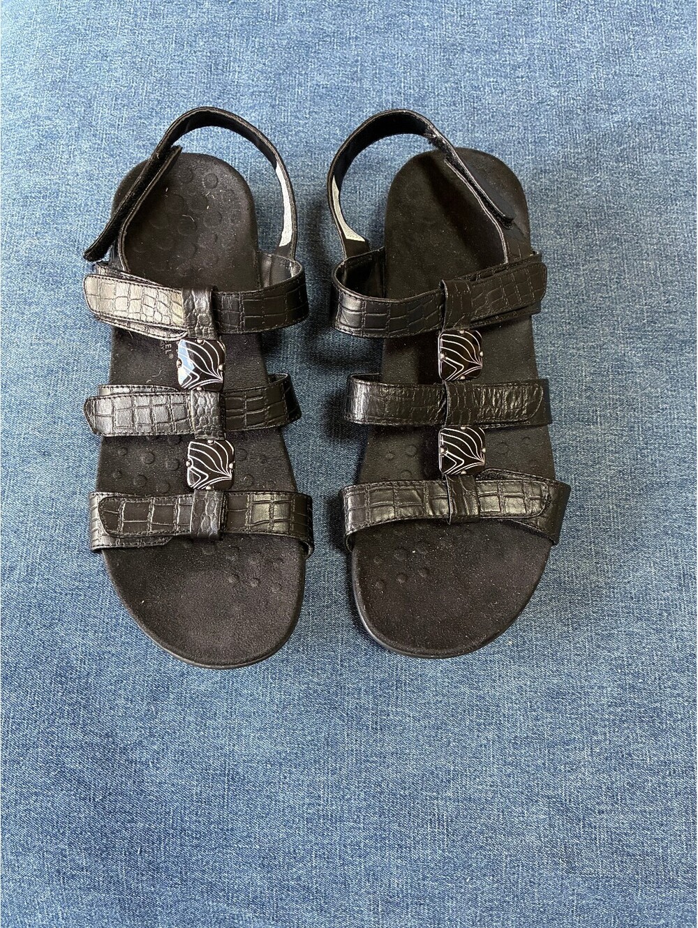 Women's Vionic sandals size 10 adjustable straps button detail alligator stamped